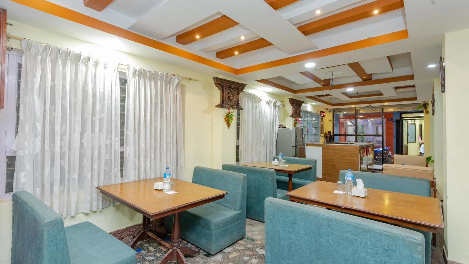 Oyo 811 Hotel New Pokhara Palace Kathmandu 0*,